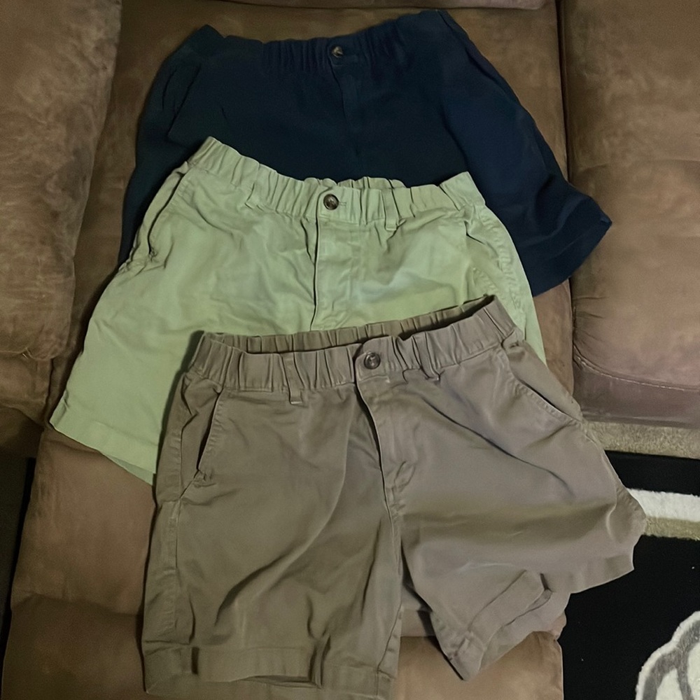 Bear bottom 5.5 stretch shorts, size medium set of 3. Green, brown, navy blue